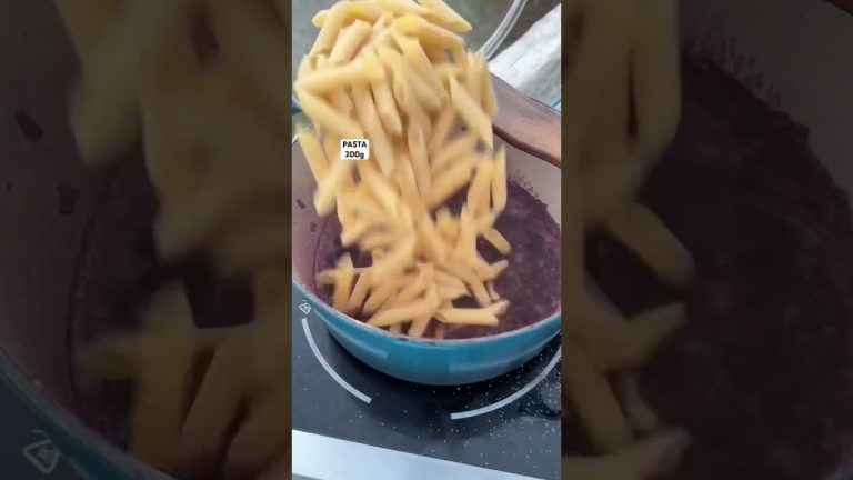 PASTA AL VINO E CIPOLLE: È STREPITOSA REGÀ❤️‍🔥, ricetta facile e veloce, perfetta per stupire🍝🤤🍷