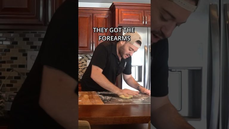 Do not mess with Italian women #pasta #food #italian #strongwomen #recipe #arnoldschwarzenegger