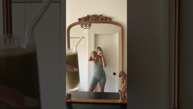 Mint Chocolate Smoothie Recipe #wellness #wellnessjourney #smoothie #recipe #healthyrecipes #health