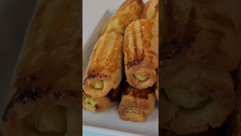 Daha elinize aldığınızda dağılan kıyır kıyır Patatesli rulo poğaça #shorts #figenararat #poğaça