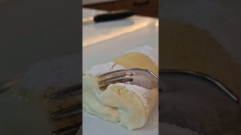 En sevdiğim pasta muzlu rulo pasta #shorts #figenararat #pasta #cake