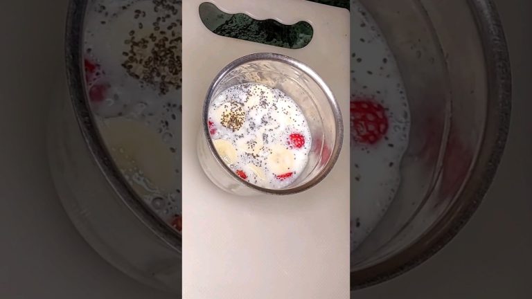 Oats Banana Milk Shake | Healthy Breakfast ideas for Weightloss #shorts #MahafujasKitchen