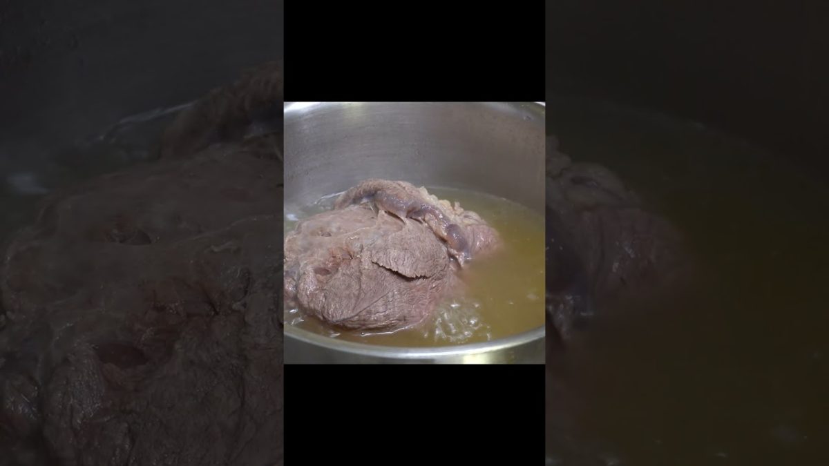 사실 수육 중 가장 맛있는 부위는, What is the most tasty part of the boiled beef?