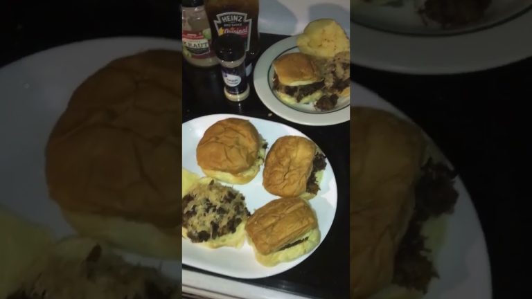 Cooking food pulled pork sandwiches #shorts #quickrecipe #recipeshorts  #food #homecook