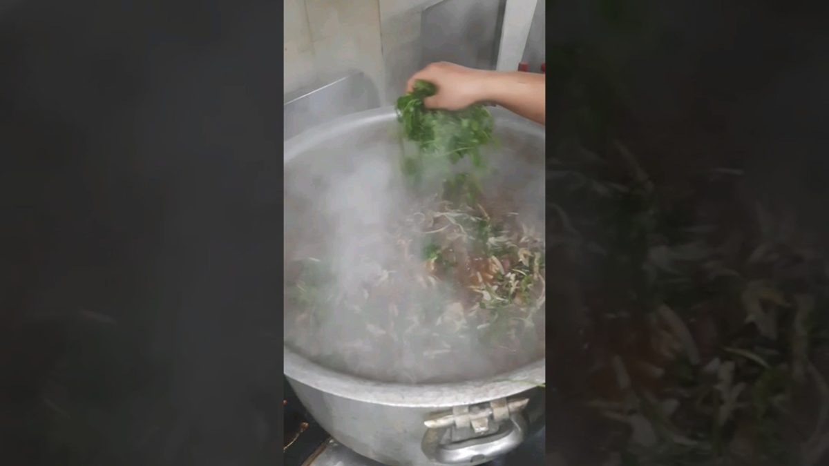 मिथुन Meat Boiled With Echor Bamboo Shoot 👨‍🍳🥩🥗 #50kgredmeatboiled #recipe #shorts #trendingshorts