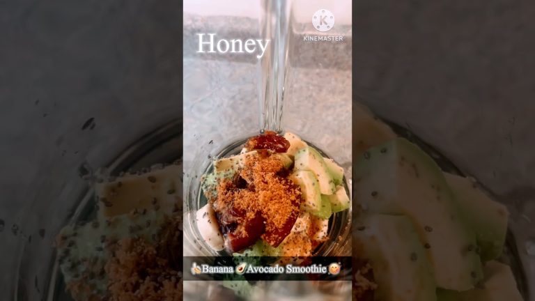 Easy and healthy Recipe || Banana & Avocado smoothie 😋 #shorts #shortsfeed #youtubeshorts