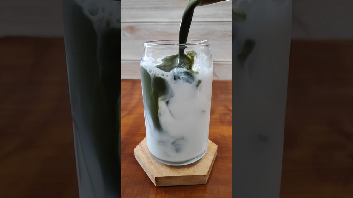 This is how I make Matcha Latte 🥤#matchalatte #matcharecipe #asmrcooking #cookingshorts
