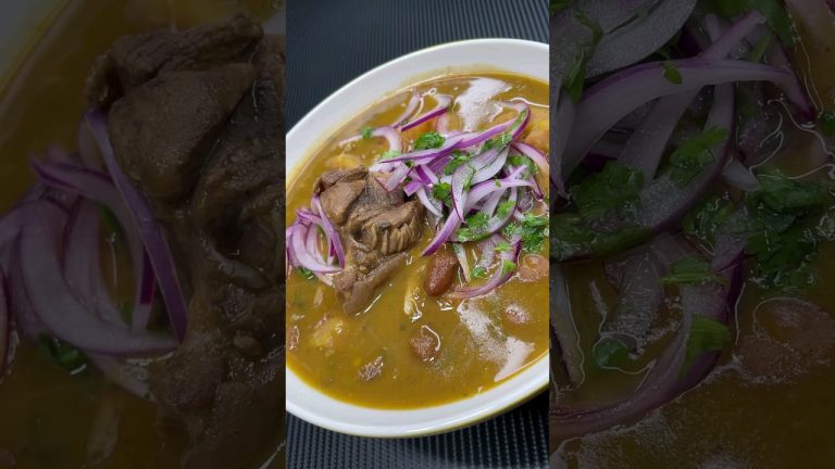 Sopita de Frejol con Patitasde Cerdo