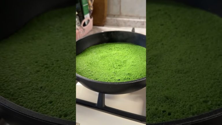 Шпинатный омлет с рыбой на завтрак #рецепты #асмр #готовимдома #пп #завтрак #полезно #food #health