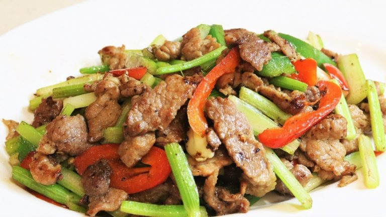 BETTER THAN TAKEOUT AND EASY – Pork Stir Fry with Celery  [芹菜炒肉]