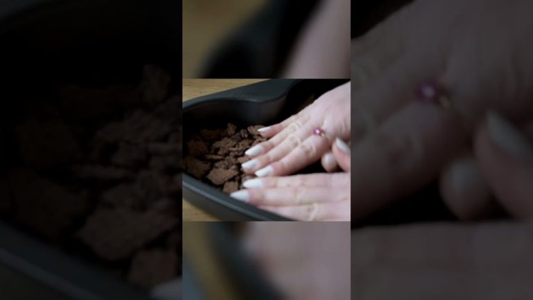 Strawberry Chocolate Trifle #dessert #quickdessert #easydessert