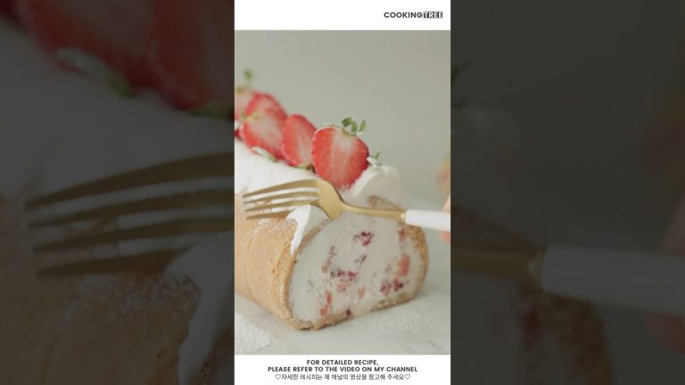 간단 디저트~ 레이디핑거를 줄 세워 보세요! [딸기 티라미수 롤 Strawberry Tiramisu Roll] #Shorts #baking