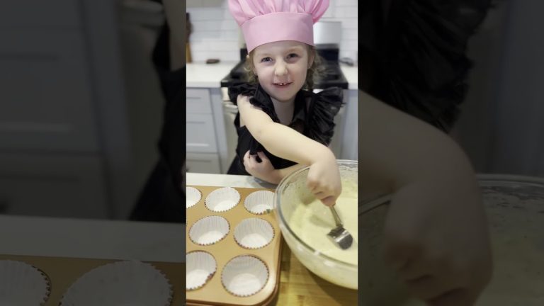 JOY'S FAMOUS EASTER CUPCAKES #shorts #kids #cute #cupcakes #dessert #honeyimahomechef #baking