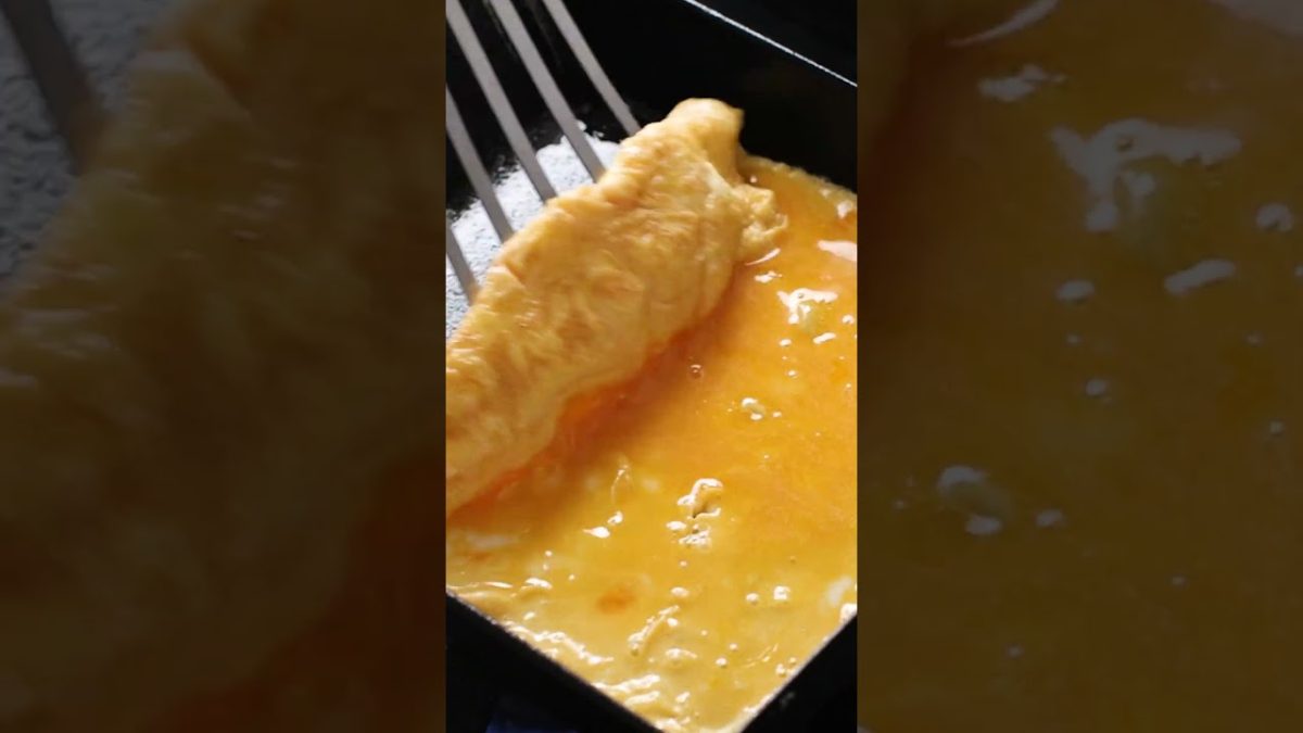 Learn how to make Japanese rolled omelette (tamagoyaki)!