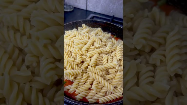 Creamy spicy pasta#pasta#Italian#food #shortvideo