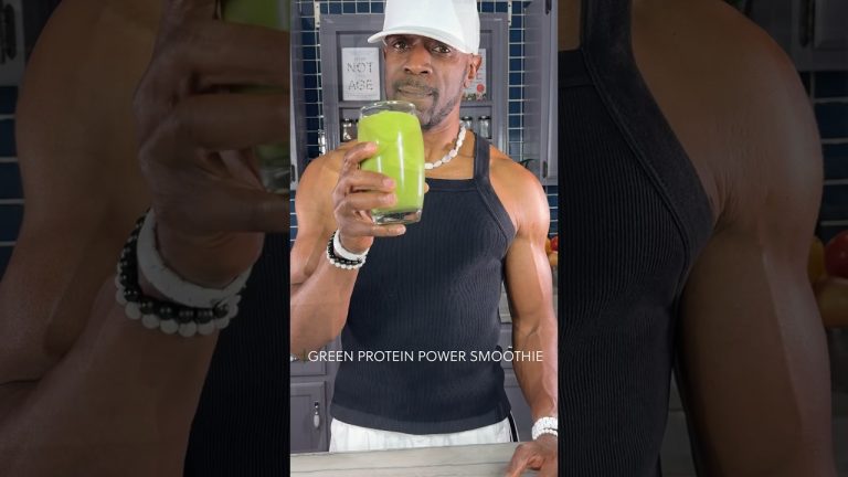 Green Protein Power Smoothie Vegan #empoweredbycomplement #greensmoothie #veganprotein