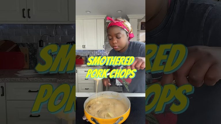 Smothered Pork Chops! #porkchoprecipes #smotheredporkchops #cookingvideo #shorts #texykitchen