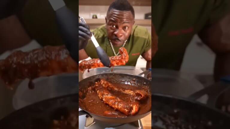 giant crab with giant chef #food #recipe #cooking #foodie #seafood #tasty #chilicrab #howtoo