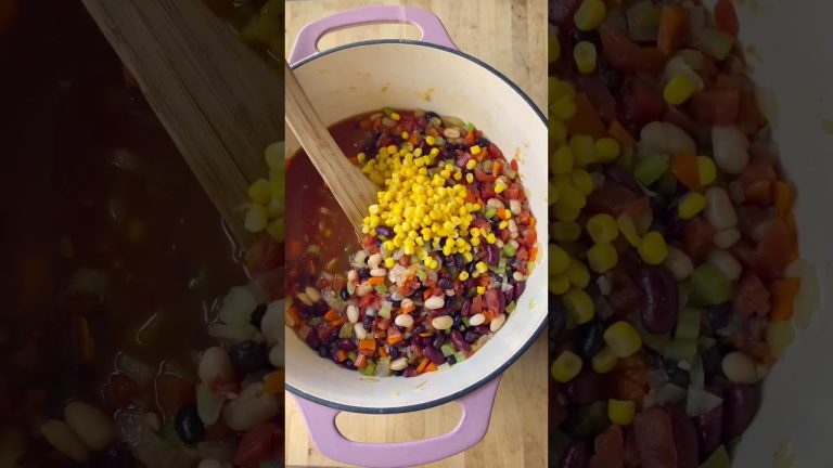 SEAFOOD CHILI RECIPE 🫘🍤 #onepotmeal #shorts #foodshorts #recipes #seafood #40aprons