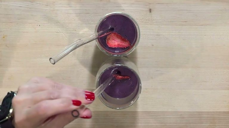 Berry Blast Protein Smoothie 🍓🫐 Fuel Your Day! #smoothie #chia  #strawberry