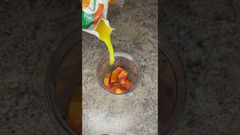 Strawberry papaya smoothie #smoothie #refreshing SUBSCRIBE