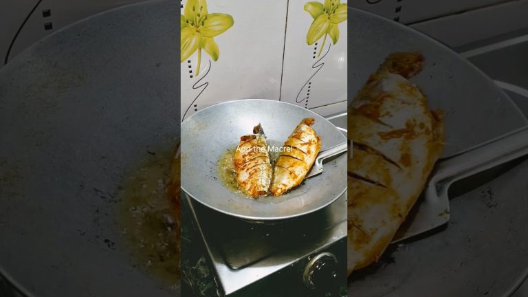 Macrel fish frying (बांगडा तळणे) #fish #fry #maharashtra #mumbai #seafood #mustwatch #viral #yummy