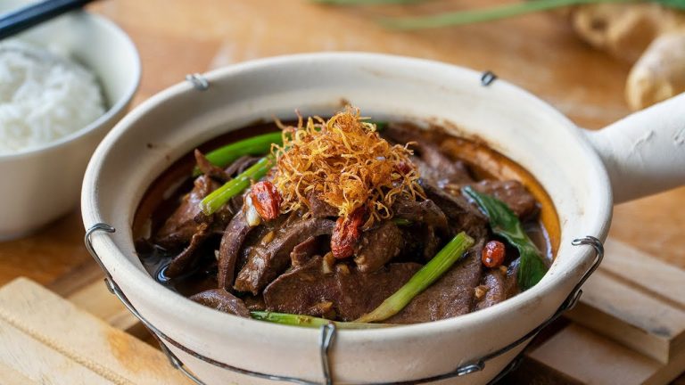 Pork Liver with Scallions & Wolfberries – 葱爆枸杞炒猪肝 | Confinement Food Recipes