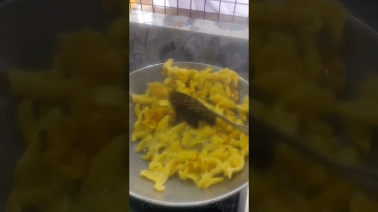 Papad is My Favorite😍 #papad #papadrecipes #crunchy #tasty #chatpatirecipes #youtubeshorts