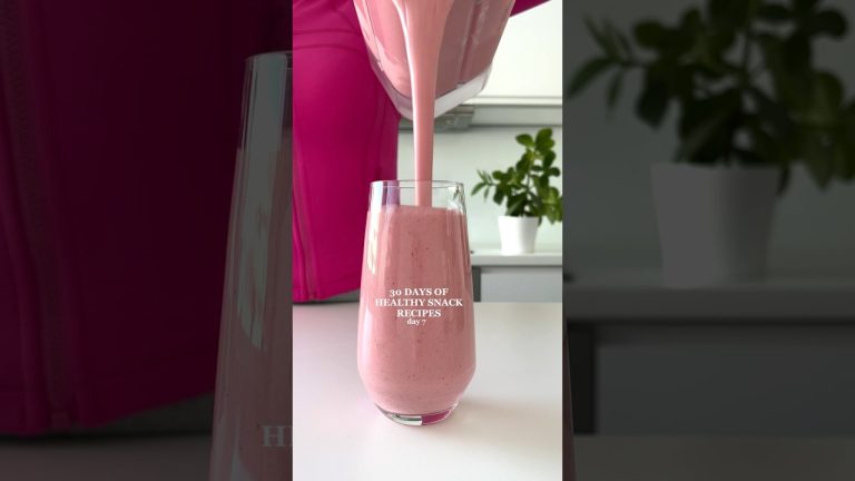 5-ingredient Strawberry Pineapple Smoothie😍 #healthyrecipes #smoothie #snacksrecipe