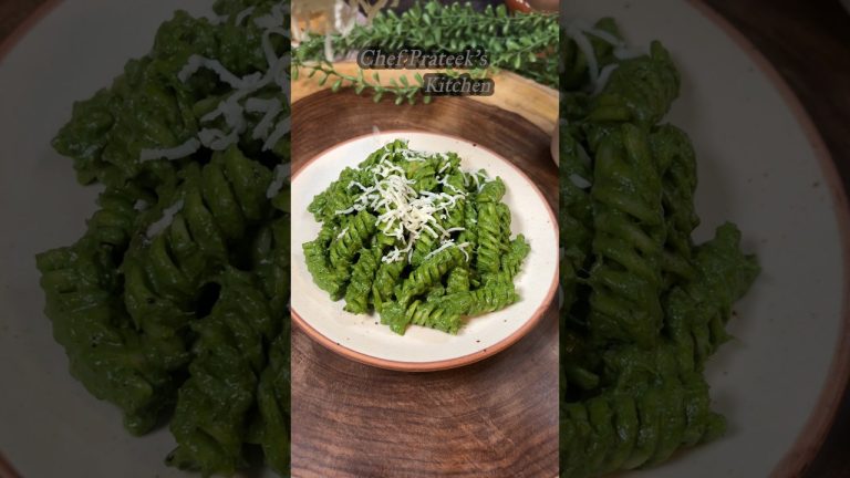 Cheesy Palak Pasta 🤩😋 #shorts #pasta #pastalover #cheesypasta #cheesepasta #pestopasta #pastarecipe