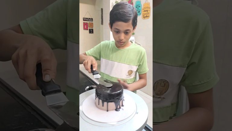 ९ साल के बच्चे ने दादाजी के लिए बनाया छोटूसा सुन्दर चॉकलेट केक | Amazing Chocolate Cake 9 year old