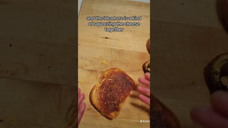 How to get a perfect grilled cheese pull.
