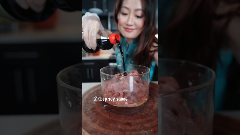 This classic Sichuan dish is one of my kids favorites Qing Jiao Rou Si 青椒肉丝