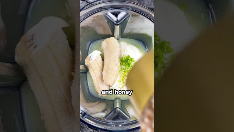 Get more AMAZING smoothie recipes by joining the 21-day Smoothie Diet challenge!  #healthy #diet