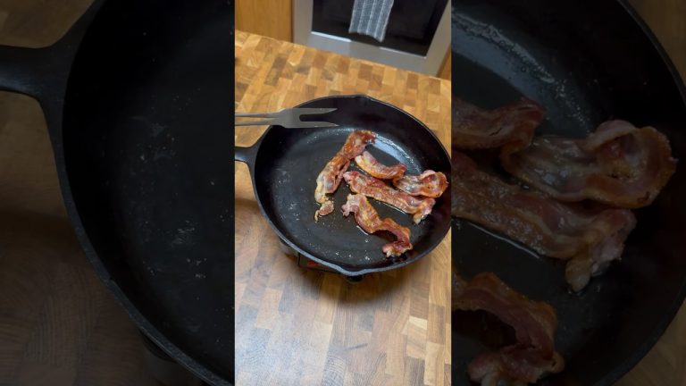 COOKING BACON IN MY RESTORED CAST IRON SKILLET #food