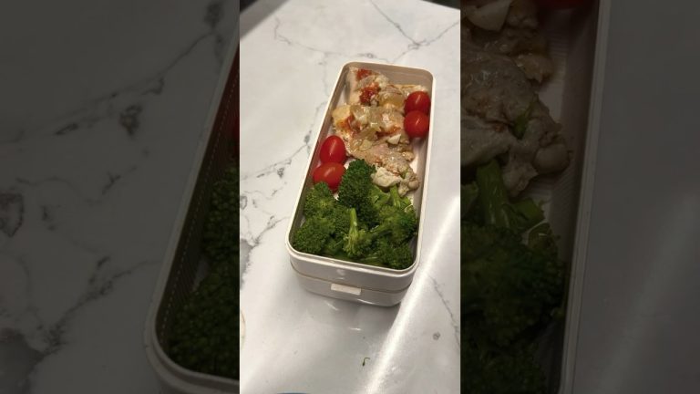 Realistic pack my lunch with me ft. spam musubi 🍙😁 Simple quick easy to pack on-the-go meals 🍱 🥗