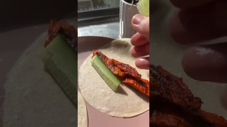 'Peking pork' pancakes! #peking #porkrecipe #veganmeals #plantbased #shorts_video