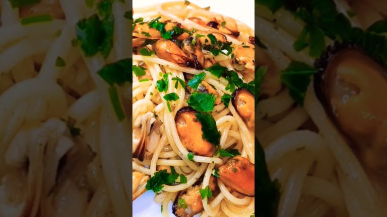 Italian seafood spaghetti. #food #recipe #cooking #pasta #easyrecipe #italianfood #youtubeshorts