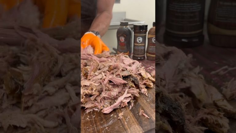Smoked Pork Butt: An all-American classic! 🇺🇸 🐖 #shorts #bbq #pork #pulledpork #smokedporkbutt