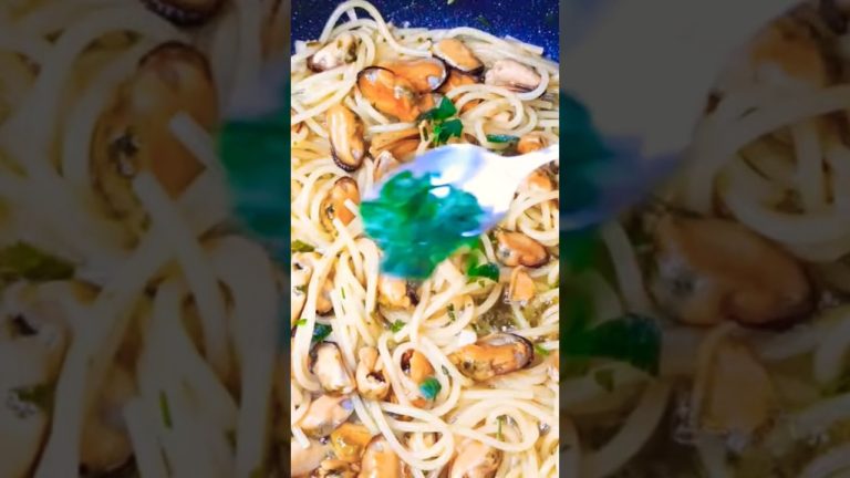 Italian seafood spaghetti. #food #recipe #cooking #pasta #foodie #youtubeshorts #easyrecipe