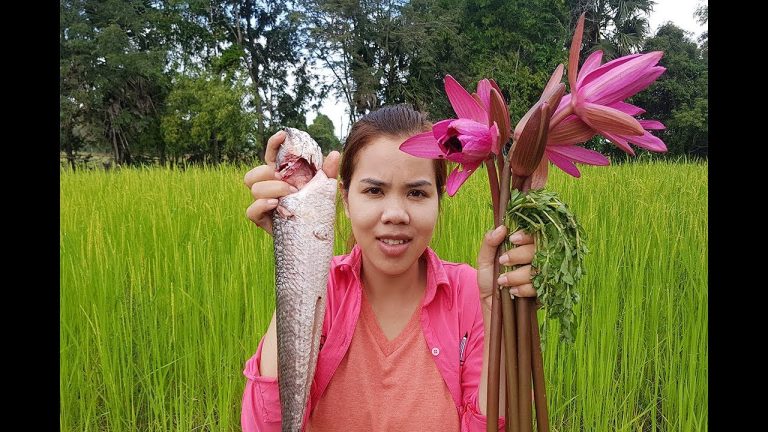 Awesome Cooking Soup Water Lily With Fish Delicious Recipe -Cook Fish Recipes -Village Food Factory