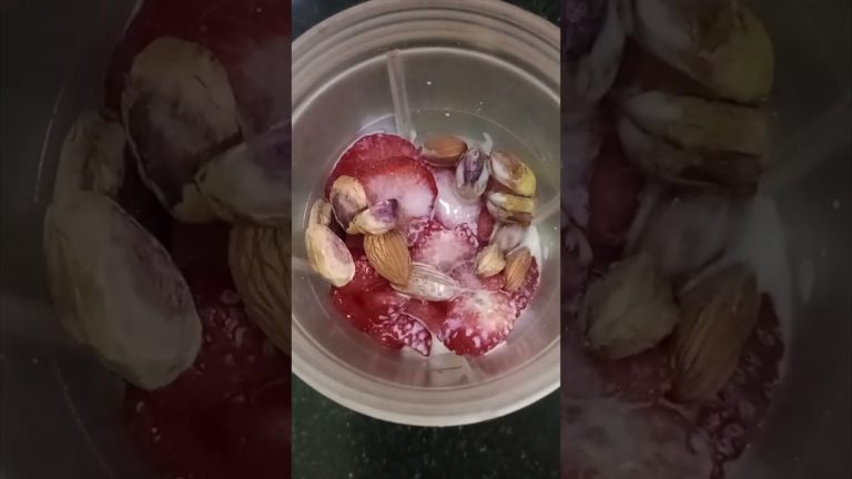 Strawberry Almond smoothie | Breakfast | Healthy Drink | Quick recipe #viral #shorts #youtube shorts