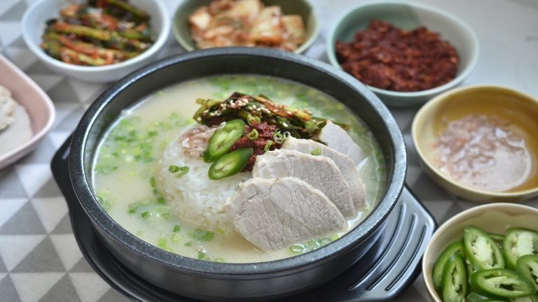 돼지국밥 | Dwaeji Gukbop | Korean Pork Bone Soup Recipe