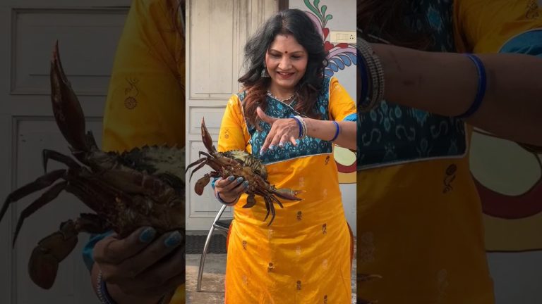 Kankada Aloo Jhola from Rosy’s Kitchen to Kajol’s House 🏡 l Crabs Curry Recipe