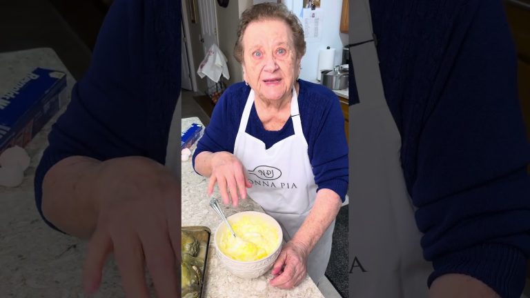 Nonna Pia’s BACK! Making her Delicious Stuffed Shells 🐚👵🇮🇹 #nonnapia #stuffedshells #homecooking