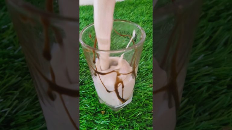 Banana smoothie recipe ❤️😋 | Banana shake 🍌 | Protein banana shake #shorts #viral