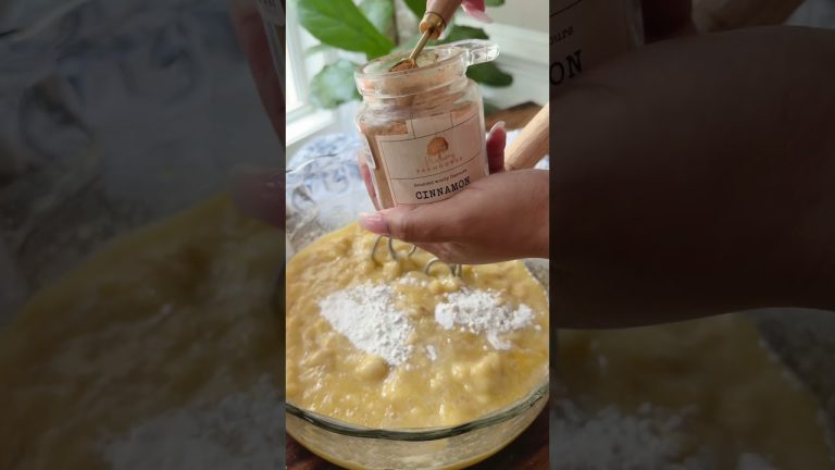 EASY BANANA BREAD RECIPE #BAKING #BANANABREAD #BANANABREADRECIPE #COOKING #BAKEWITHME