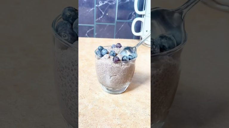 Super Blueberry Chia Seed Smoothie #healthyrecipe #healthybreakfast