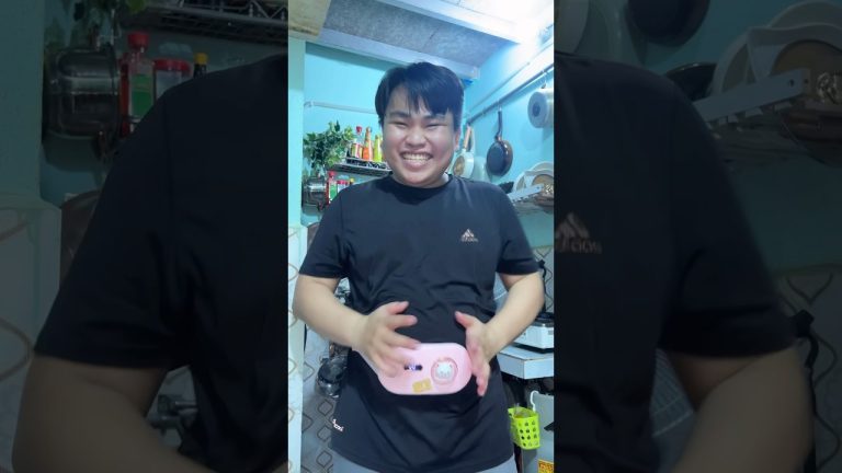 Em đã mua một cái đau trườm ấm cho cô hàng xóm để không bị đau nữa❤️