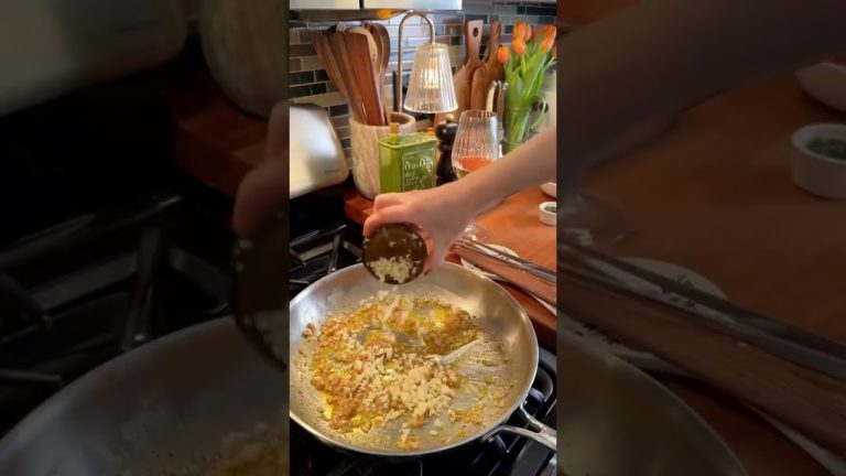 #tommy #newport #tangerine #indie #guitar #newmusic #shorts Credits: @kristenfaith_eats